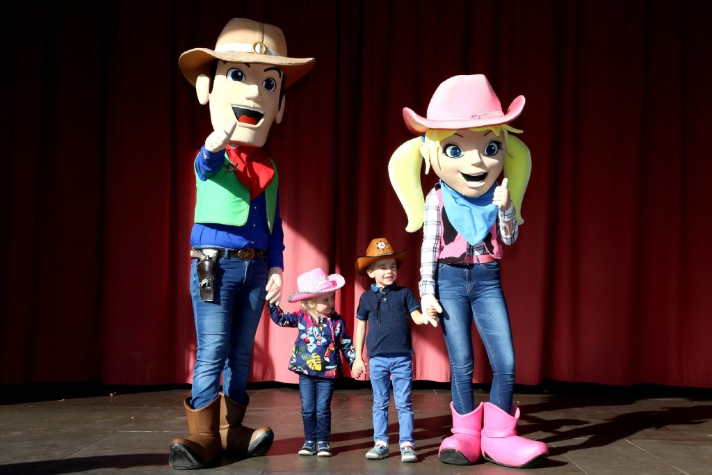 Find our friends Dolly, Billy and Jack on stage to learn a few dance steps.